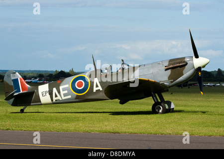Vickers Supermarine Spitfire G-LFVB EP120 Royal Air Force Warbird Kämpfer bei Duxford Flying Legends Airshow Stockfoto