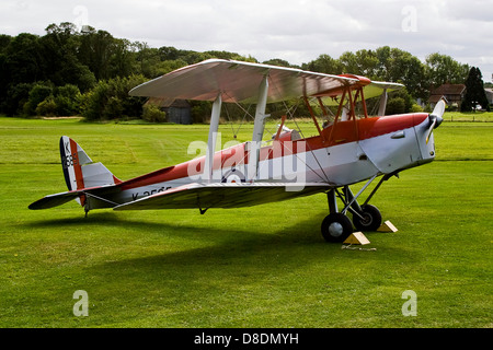 de Havilland DH82 Tiger Moth G-ANKT K2585 Vintage Royal Air Force Doppeldecker auf Old Warden Shuttleworth Airshow Stockfoto