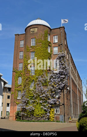 Historischen St James Mill, Heimat der Jarrolds Drucker, neben dem Fluss Wensum in Whitefriars, Norwich Stockfoto