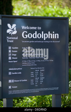 Melden Sie außen Godolphin historisches Haus und mittelalterlichen Garten in Cornwall, England, UK Stockfoto