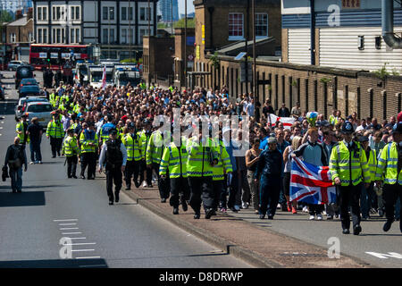 Woolwich, London, UK. 26. Mai 2013. Tausende marschieren in Woolwich an getöteten Soldaten Schlagzeuger Lee Rigby Credit zu erinnern: Paul Davey/Alamy Live News Stockfoto