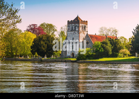 Allerheiligen Kirche Bisham über den Fluss Themse, Marlow, Buckinghamshire, Großbritannien, England Stockfoto