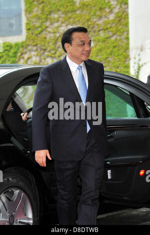 Berlin, Deutschland. 26. Mai 2013. Bundeskanzlerin Angela Merkel empfängt die neue chinesische Premierminister Li Keqiang mit militärischen Ehren im Bundeskanzleramt. Kredit: Kredit: Gonçalo Silva/Alamy Live-Nachrichten. Stockfoto