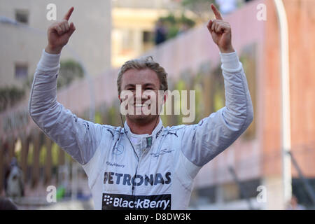 Monte Carlo, Monaco. 26. Mai 2013. FIA Formula One World Championship 2013 Grand Prix von Monaco. Nico Rosberg gewinnt die 71. Monaco GP. Bildnachweis: Action Plus Sport Bilder/Alamy Live News Stockfoto