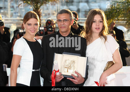 LEA SEYDOUX ABDELLATIF KECHICHE ADELE EXARCHOPOULOS VERGIBT. CANNES FILM FESTIVAL 2013 PALAIS DES FESTIVAL CANNES FRANKREICH 26 M Stockfoto