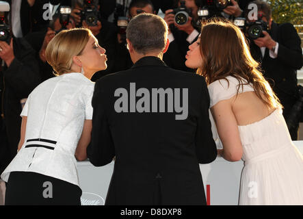 LEA SEYDOUX ABDELLATIF KECHICHE ADELE EXARCHOPOULOS VERGIBT. CANNES FILM FESTIVAL 2013 PALAIS DES FESTIVAL CANNES FRANKREICH 26 M Stockfoto