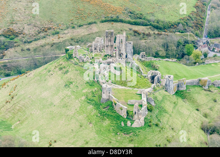 Luftaufnahme Corfe Castle. Corfe Castle ist eine Gemeinde in der englischen Grafschaft Dorset. Es ist der Ort einer Burgruine mit dem gleichen Namen Stockfoto