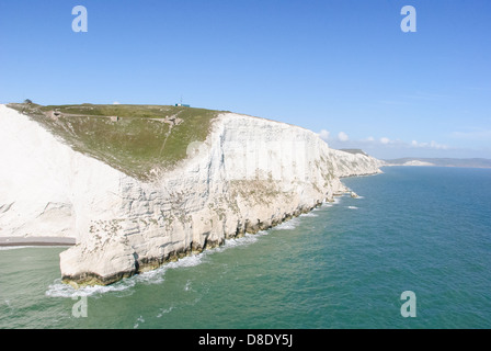 Luftaufnahmen Blick auf die weißen Klippen Tennyson Down in der Nähe der Nadeln auf der Isle of Wight Hampshire UK Stockfoto