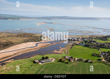 Luftbild von Keyhaven und Spucke Hurst Castle mit Isle Of Wight im Hintergrund Stockfoto