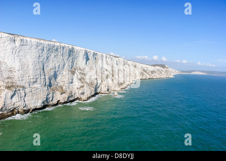 Luftaufnahmen Blick auf die weißen Klippen Tennyson Down in der Nähe der Nadeln auf der Isle of Wight Hampshire UK Stockfoto