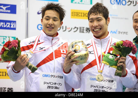 (L, R) Daiya Seto (JPN), Kosuke Hagino (JPN), 26. Mai 2013 - Schwimmen: JAPAN OPEN 2013 Männer 200 m Lagenschwimmen Medaillenvergabe in Sagamihara grünen Pool, Kanagawa, Japan.  (Foto von Daiju Kitamura/AFLO SPORT) Stockfoto