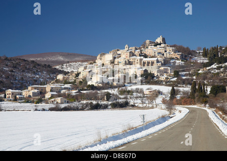 Simiane-la-Rotonde in Winter, Provence-Alpes-Cote d ' Azur, Frankreich, Europa Stockfoto