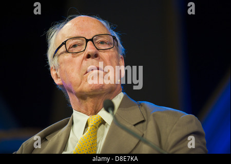 Hans Blix schwedischer Politiker und Diplomat bei Hay Festival 2013 Hay-on-Wye Powys Wales UK Stockfoto