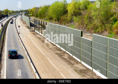 Bau der Lärmschutzwände auf der Autobahn 25 in Hamburg, Deutschland, Europa Stockfoto