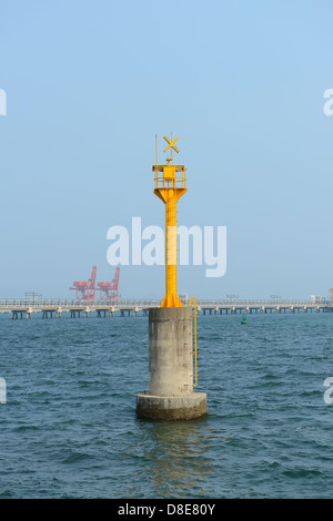 gelbe schwimmende Boje Stockfoto