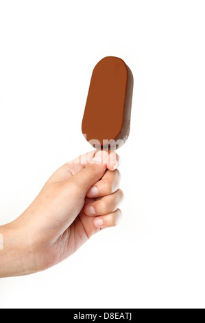 Schokolade überdachten Vanilleeis mit Tropfen in der hand Stockfoto