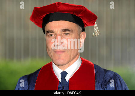 Schauspieler Daniel Day-Lewis besucht Juilliard School 108. Abschlussfeier im Lincoln Center am 24. Mai 2013 in New York City. Stockfoto