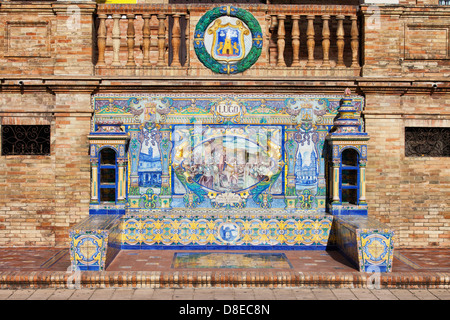 Bank mit Azulejos Kacheln auf der Plaza de Espana in Sevilla, Spanien. Stockfoto