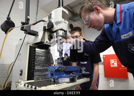 Berlin, Deutschland, Auszubildende im BMW Motorrad Werk Stockfoto