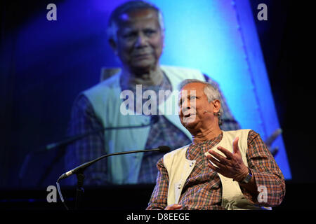 Hay on Wye, UK. Sonntag, 26. Mai 2013 im Bild: Muhammad Yunus.  Re: Der Telegraph Hay Festival, Hay on Wye, Powys, Wales. Bildnachweis: D Legakis/Alamy Live-Nachrichten Stockfoto