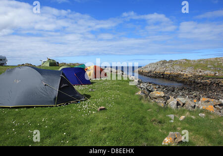 Achmelvich, Lochinver, Schottland, Großbritannien. 26. Mai 2013. Herrliche camping und Caravaning Wetter auf das Wochenende und Feiertagen auf Achmelvich Campingplatz nördlich von Lochinver in den schottischen Highlands-Kredit: PictureScotland Alamy Live News Stockfoto