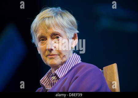 Stella Rimington ehemaliger Leiter von MI5 sprechen über die Rolle des Sicherheitsdienstes und ihre Romane in The Telegraph Hay Festival 2013 Heu auf Wye Powys Wales UK Kredit: Jeff Morgan/Alamy Live News Stockfoto