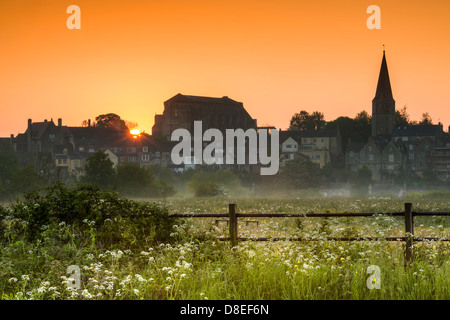 Malmesbury Abtei bei Sonnenaufgang Stockfoto