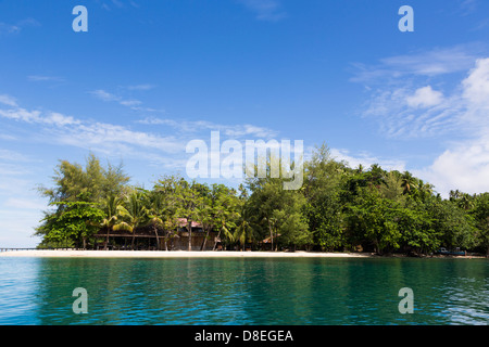 Eine isolierte Strand auf der Insel Togians in Sulawesi, Indonesien Stockfoto