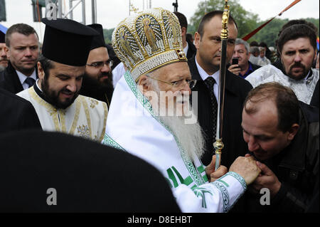 Patriarch Bartholomaios i. von Constantinople einen Gottesdienst in Mikulcice, Tschechien, 25. Mai 2013 führt. Patriarch Bartholomaios angekommen in der Tschechischen Republik für einen dreitägigen Besuch zu den 1150. Jahrestag der Ankunft der Heiligen Kyrill und Method in Großmähren zu feiern. (Foto/Vaclav Salek CTK) Stockfoto