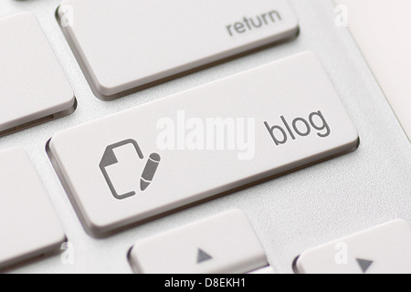 Blog auf weiße Tastatur Taste Schlüssel eingeben Stockfoto