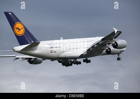 Iffezheim, Deutschland, Lufthansa Airbus A380 im Steigflug Stockfoto