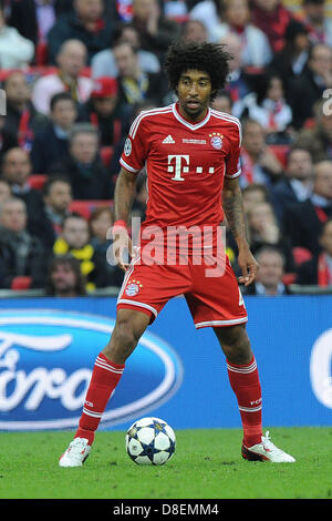 Münchner Dante spielt den Ball in der Champions League Finale zwischen deutschen Fußballclubs Borussia Dortmund (BVB) und Bayern München im Wembley-Stadion in London, Vereinigtes Königreich, 25. Mai 2013. Foto: Revierfoto Stockfoto