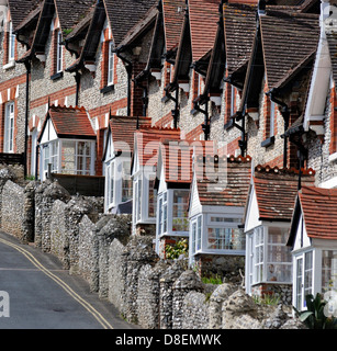 Reihe der Strandpromenade, die viktorianischen Reihenhaus Häuser Bier Devon England uk Stockfoto