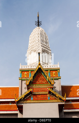 Oben auf dem Dach Thai Tempel von Wat Phasrisanpet, Ayuttaya Thailand Stockfoto