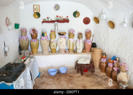 Interieur der Küche im original Höhlenwohnungen in Matmata, Tunesien nach Hause. Stockfoto