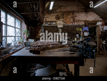 Arbeit in der Schmiede Forge. Stockfoto