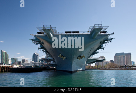 Die USS Midway-Bug auf, aus dem Wasser genommen. Stockfoto