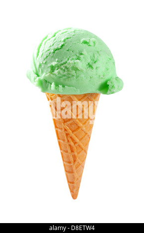 Grüne Eiswaffel isoliert auf weiss Stockfoto
