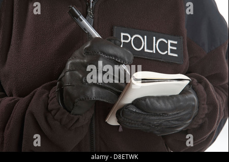 Polizei Notizbuch und Stift von einer Frau officer verwendet werden, eine Erklärung zu nehmen Stockfoto