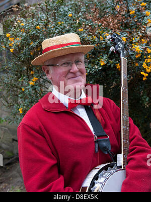 Turton, Lancashire, UK 27. Mai 2013.  Herr Allan Riley auf die jährlichen traditionellen Frühjahrsmesse statt auf dem Gelände der 600-Jahr-alten Turton Turm.  Die Veranstaltungstermine mehr als 200 Jahre zurück, aber ging zurück in das frühe 20. Jahrhundert. Es wurde im Jahr 2008 von den Freunden Turton Turm wiederbelebt. Bildnachweis: Cernan Elias/Alamy Live-Nachrichten Stockfoto