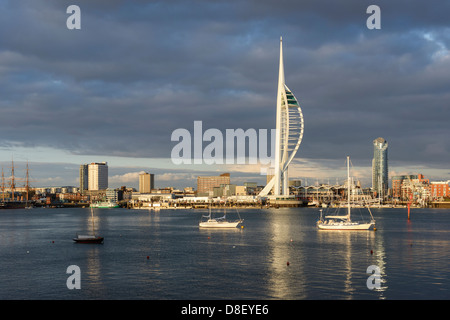 Spinnaker Tower und die Skyline von Portsmouth harbour Stockfoto