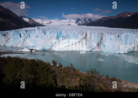 Der gigantische Perito Moreno Gletscher im südlichen Patagonien Eisfeld Stockfoto