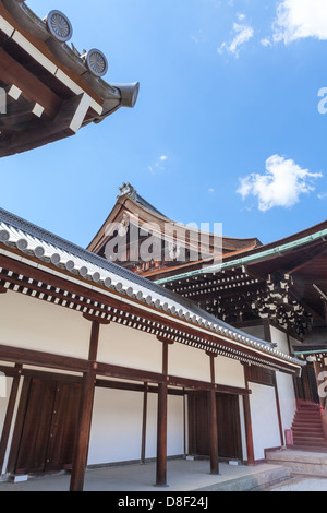 Gebäude aus Holz, Kogosho, Ogakumonjo und Kemarinoniwa vor Ort. Kaiserpalast in Kyoto, Japan Stockfoto