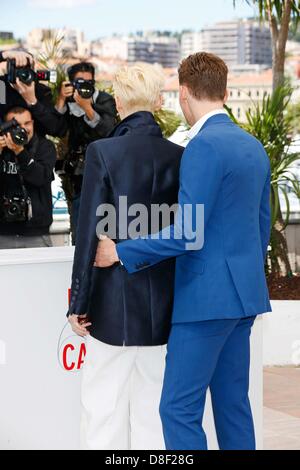 25. Mai 2013 - Cannes, Ca, Frankreich - TOM HIDDLESTON, TILDA SWINTON. Nur Liebhaber links lebendig Foto call.66th Cannes Film Festival.Cannes, France.May 25, 2013. (Kredit-Bild: © Roger Harvey/Globe Photos/ZUMAPRESS.com) Stockfoto