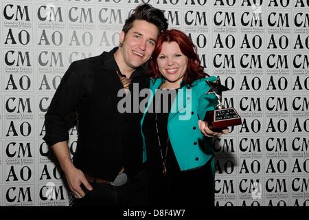 Markham, Ontario, Kanada. 27. Mai 2013. Sänger Brad Stella und Marylynne Stella von STELLAS bei der Country Music Association of Ontario Awards 2013.  (DCP/GMP/N8N) Stockfoto