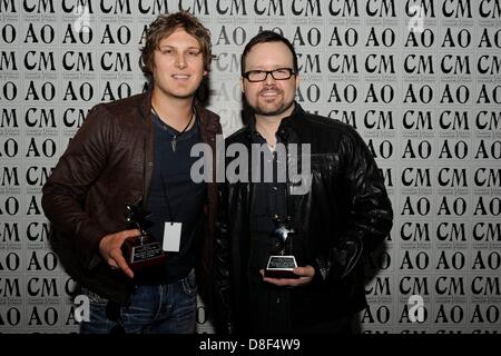 Markham, Ontario, Kanada. 27. Mai 2013. Jason Blaine Sänger und Songwriter Deric Ruttan bei der Country Music Association of Ontario Awards 2013.  (DCP/GMP/N8N) Stockfoto