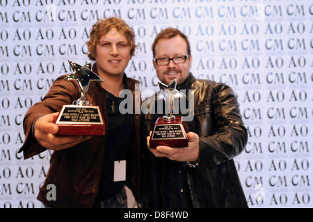 Markham, Ontario, Kanada. 27. Mai 2013. Jason Blaine Sänger und Songwriter Deric Ruttan bei der Country Music Association of Ontario Awards 2013.  (DCP/GMP/N8N) Stockfoto