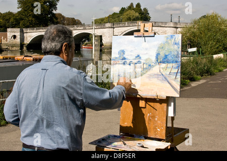 Künstler malen auf der Themse-Pfad in der Nähe von Richmond Bridge London England Europa