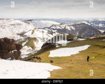 Caer Caradoc einem berühmten Hügel mit einer alten Wallburg auf dem Gipfel oberhalb Kirche Stretton in Shropshire, England. Stockfoto