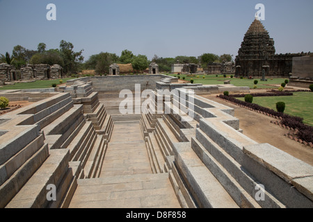 Stufenbrunnen und Mahadeva Tempel, Itigi, Karnataka, Indien Stockfoto